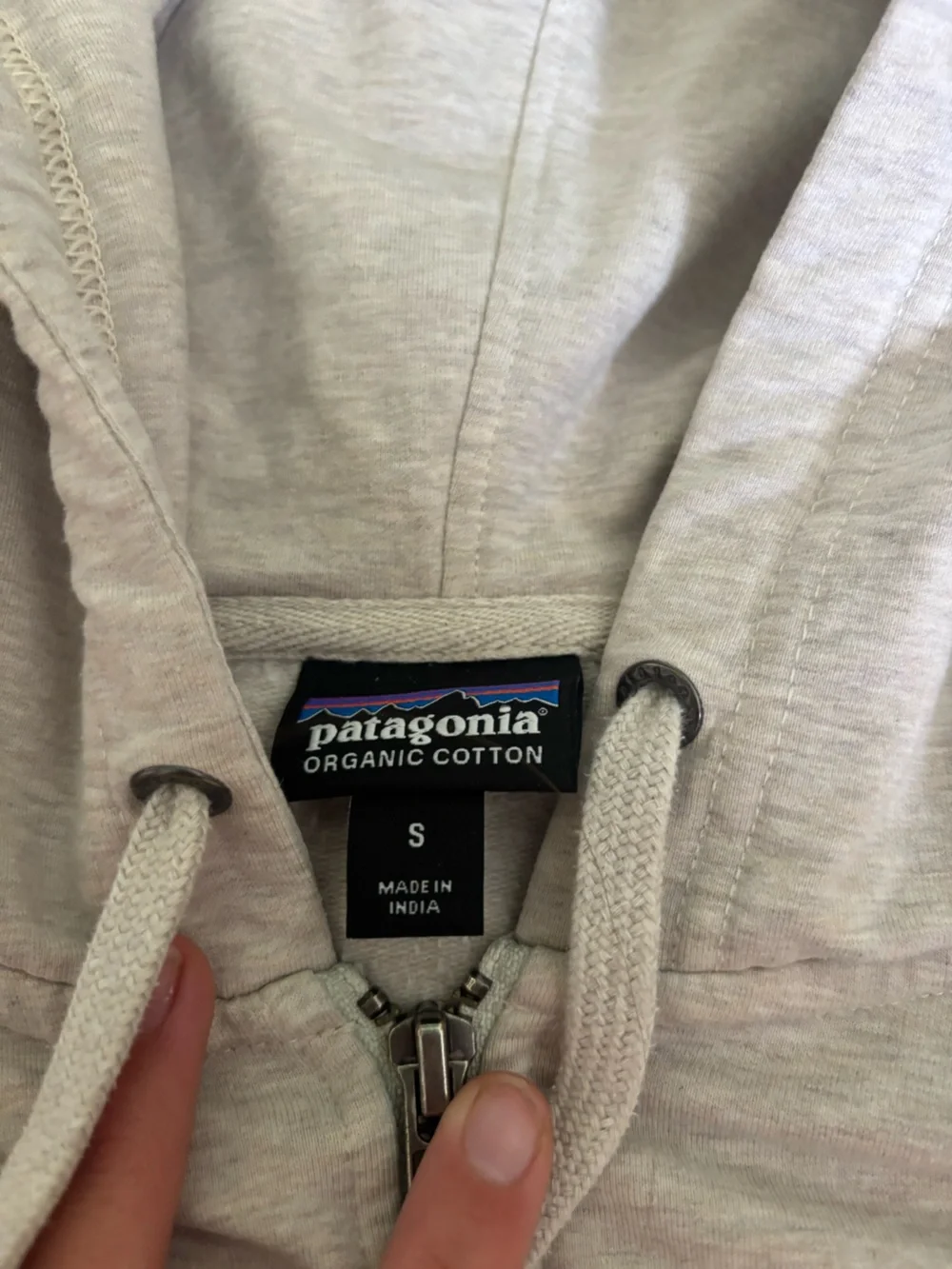 Patagonia beige crewneck with logo tag
